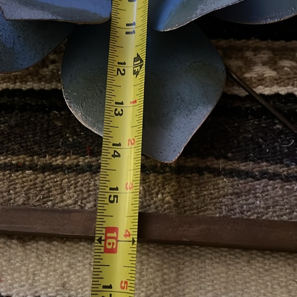 *KEPT 16x16 Elegant 3D wood and metal flower wall hanging Kirkland’s - Picture 4 of 7